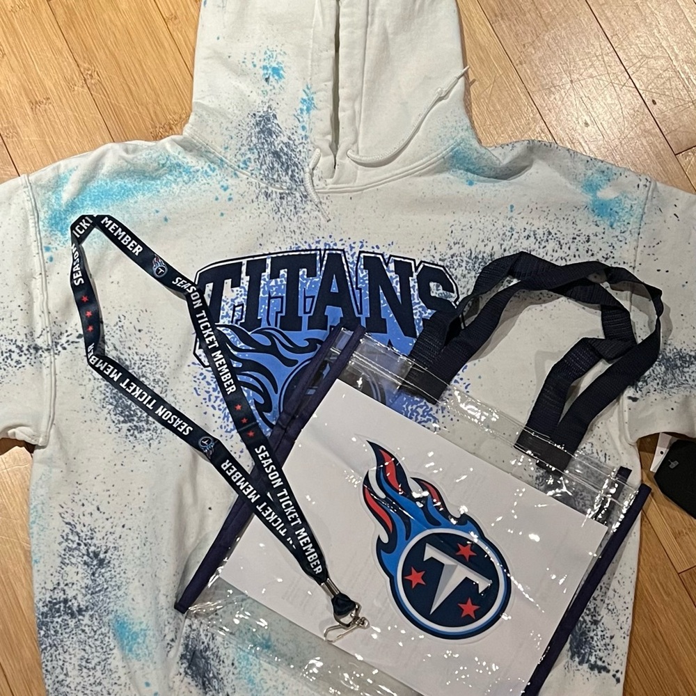 Bundle: Titans hoodie, bag & lanyard
